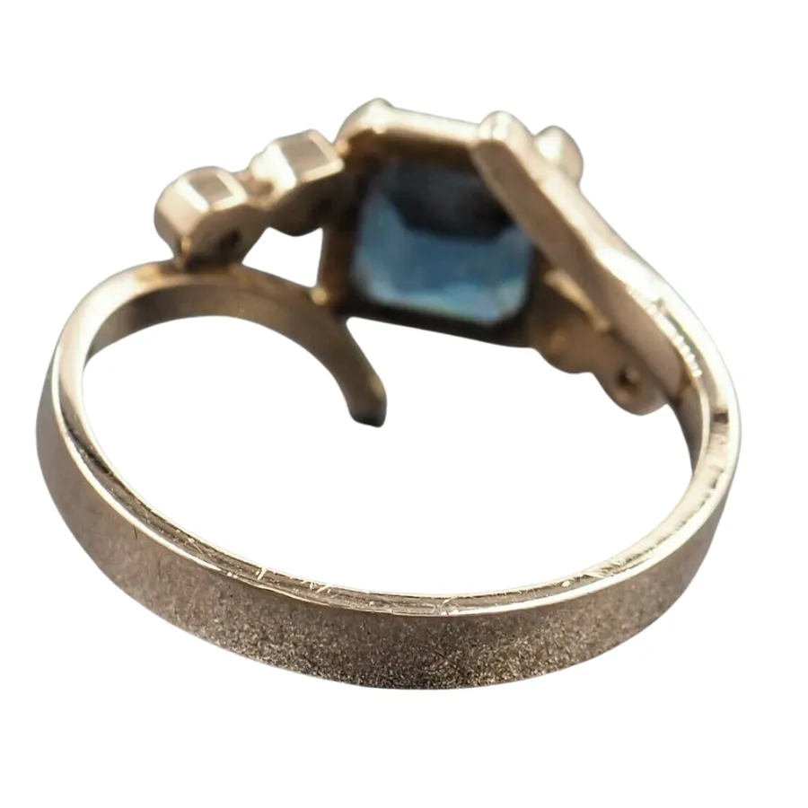 Blue Spinel & Cubic Zirconia 9ct Yellow Gold Ring