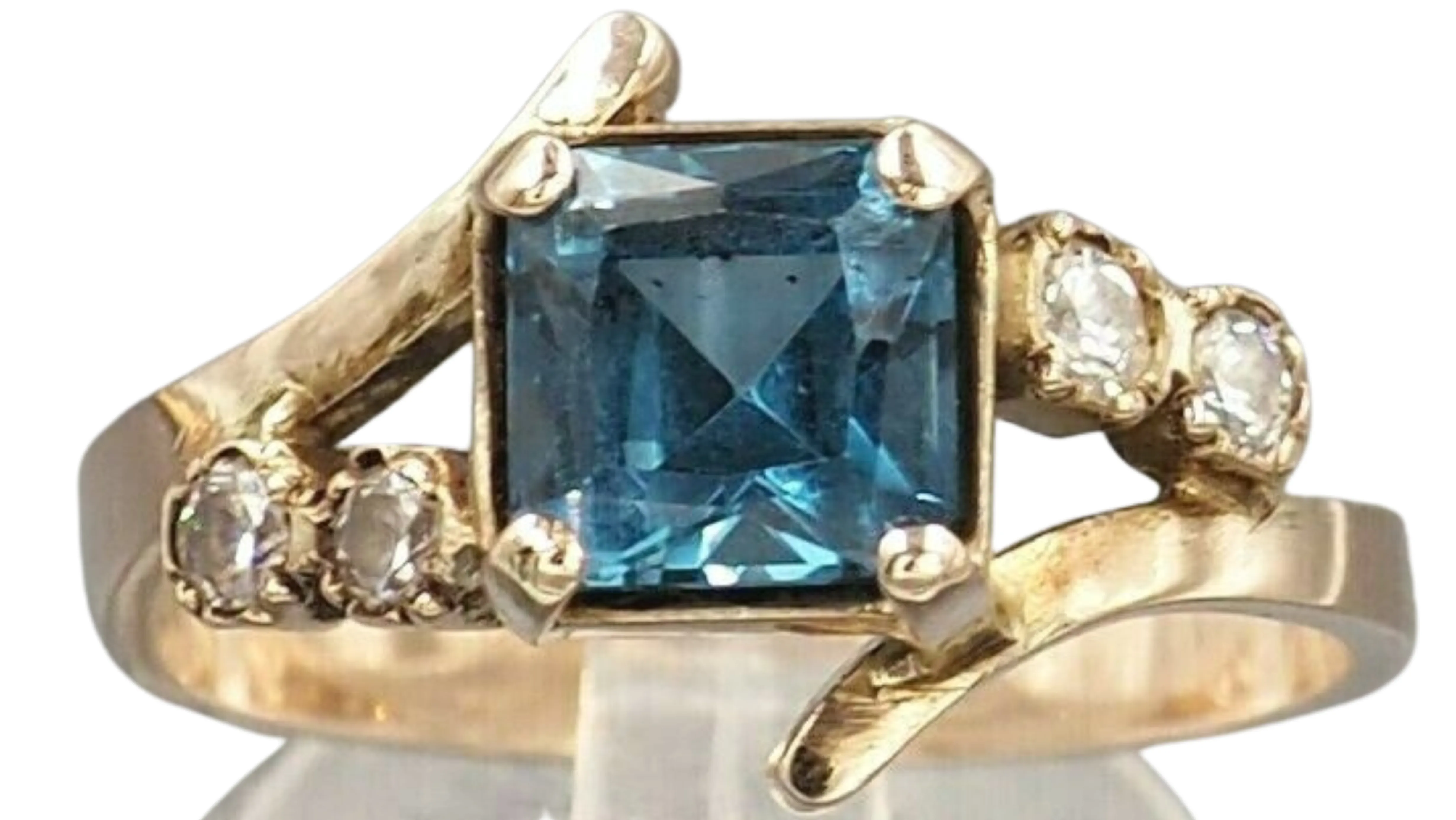 Blue Spinel & Cubic Zirconia 9ct Yellow Gold Ring