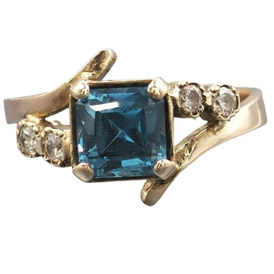 Blue Spinel & Cubic Zirconia 9ct Yellow Gold Ring