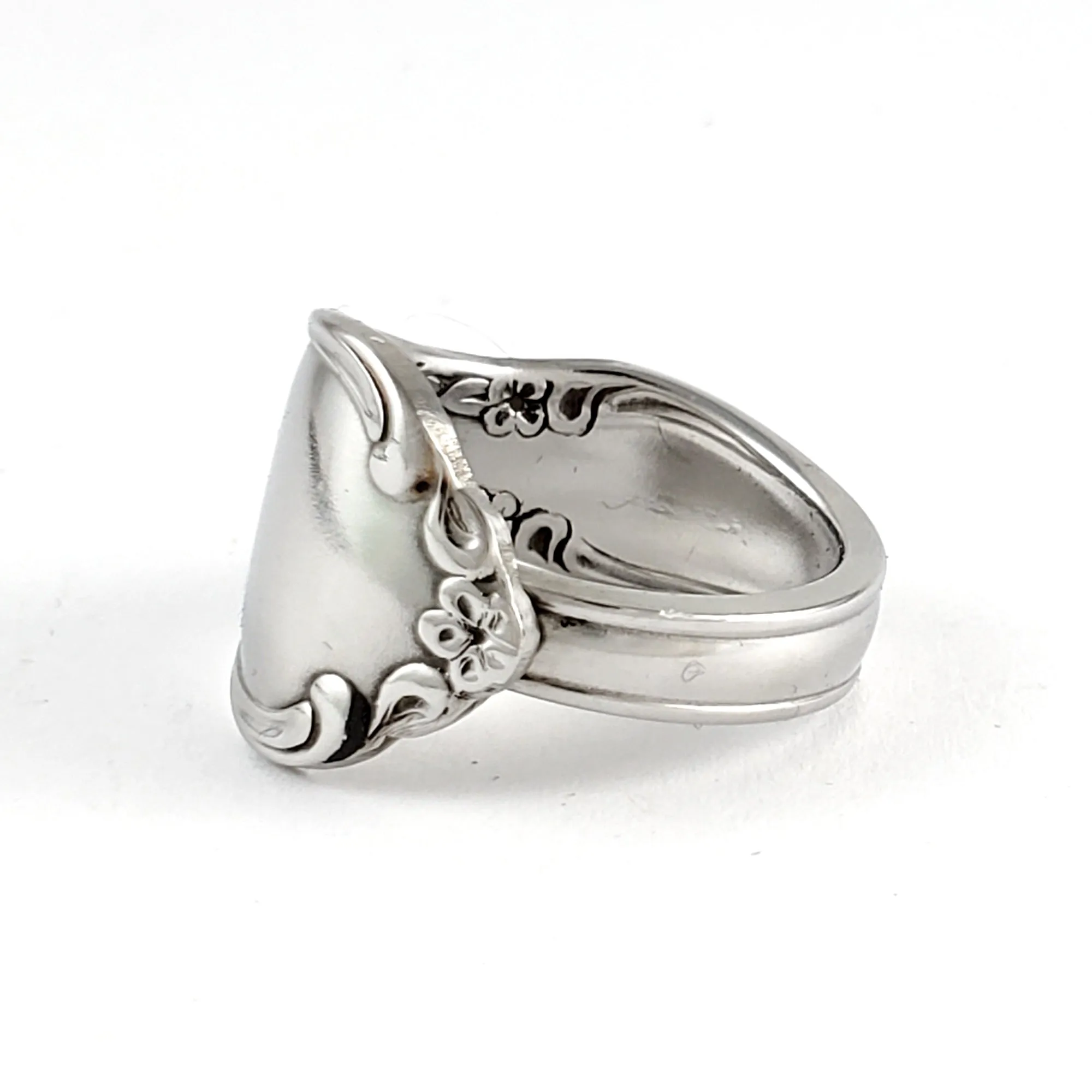 Oneida Chateau Stainless Steel Spoon Ring