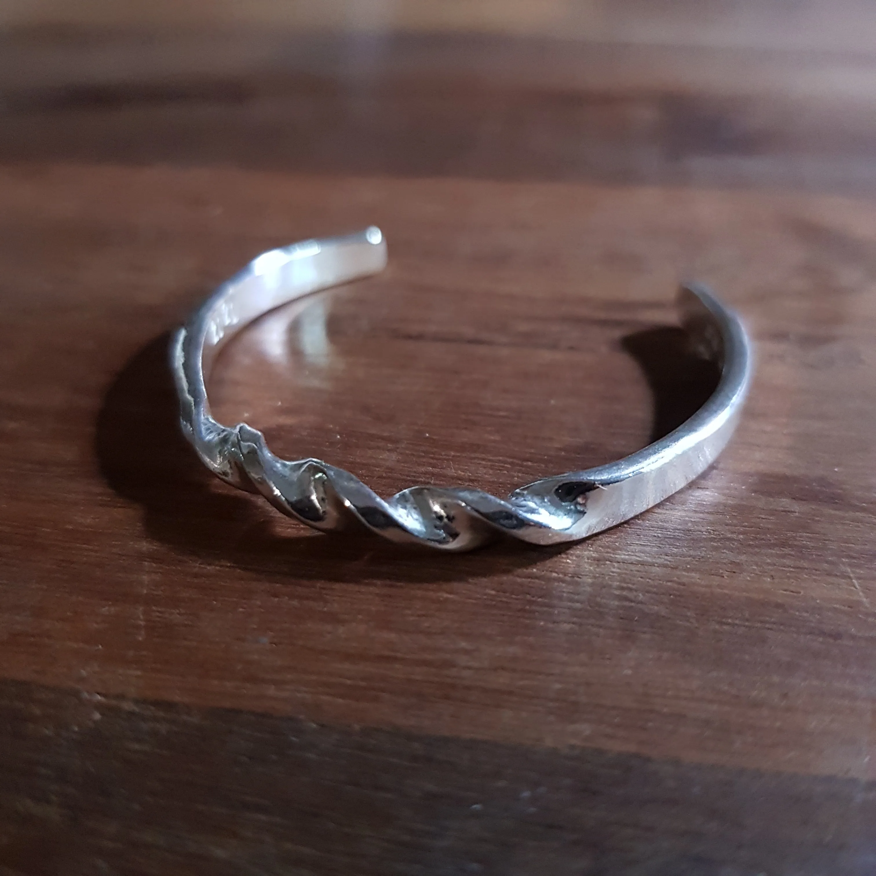 Twist baby Bangle